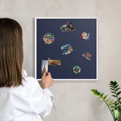 Magnetisch bord van metaal in een witte lijst Donker marineblauw