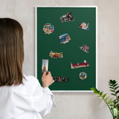 Magnetisch bord van metaal in een witte lijst Flesgroen