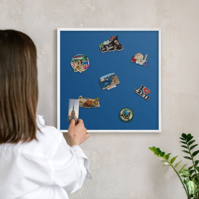 Magnetisch bord van metaal in een witte lijst Donkerblauw