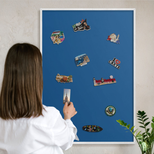 Magnetisch bord van metaal in een witte lijst Donkerblauw