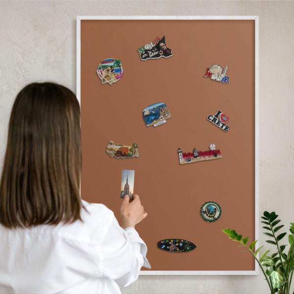 Magnetisch bord van metaal in een witte lijst Donkeroranje