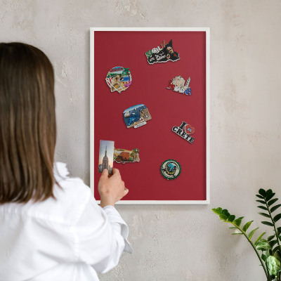 Magnetisch bord voor de muur met witte lijst Licht bordeauxrood