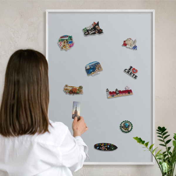 Magnetisch bord van metaal in een witte lijst Lichtgrijs