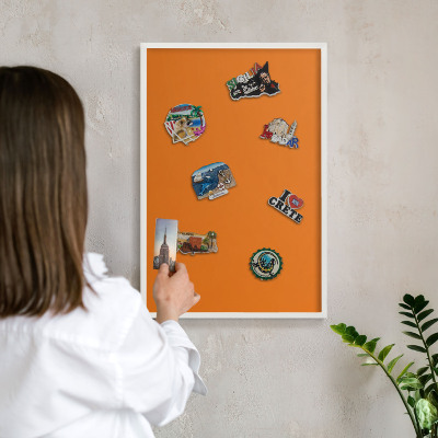 Magnetisch bord voor de muur met witte lijst Sterk oranje
