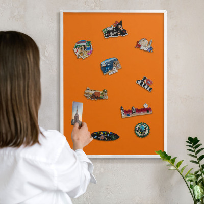 Magnetisch bord voor de muur met witte lijst Sterk oranje