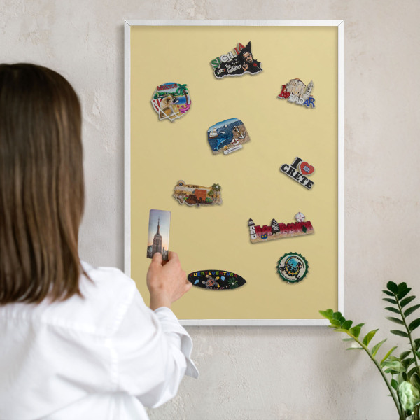 Magnetisch bord van metaal in een witte lijst Beige-geel