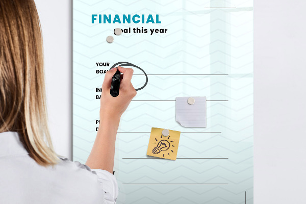 Decoratief glazen wandbord beschrijfbaar en magnetisch Financieel plan voor dit jaar