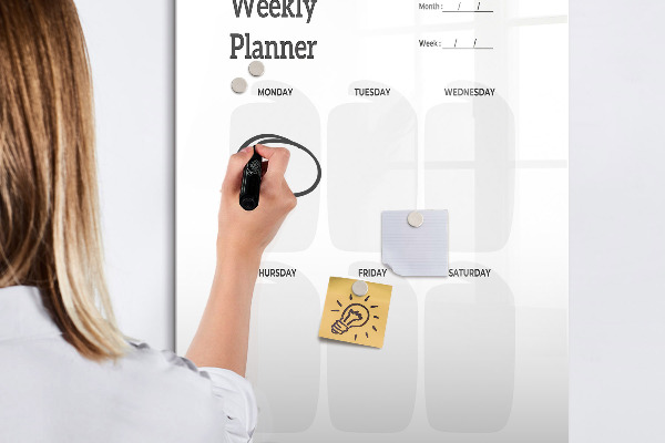 Decoratief glazen wandbord beschrijfbaar en magnetisch Weekplanner met ruimte voor foto's