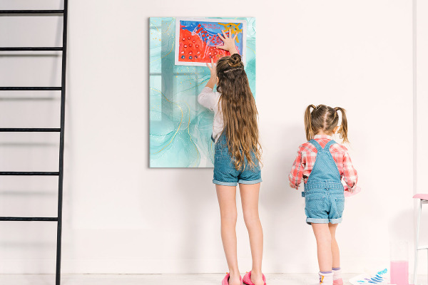 Decoratief glazen wandbord beschrijfbaar en magnetisch Een kleurrijk bord voor het presenteren van foto's