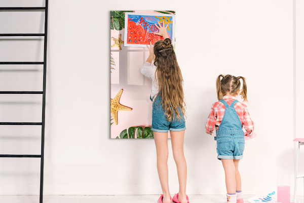Decoratief glazen wandbord beschrijfbaar en magnetisch Zomerherinneringen tegen de achtergrond van de natuur.