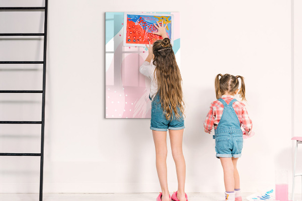 Decoratief glazen wandbord beschrijfbaar en magnetisch Een kleurrijk prikbord voor foto's en notities