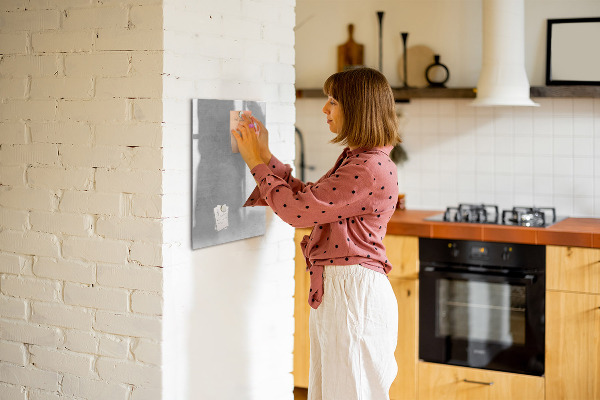 Decoratief glazen wandbord beschrijfbaar en magnetisch Een ruimte voor het delen van herinneringen en notities.