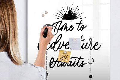 Decoratief glazen wandbord beschrijfbaar en magnetisch Een creatieve ruimte voor herinneringen en foto's