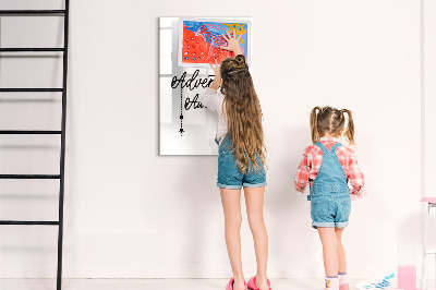 Decoratief glazen wandbord beschrijfbaar en magnetisch Een creatieve ruimte voor herinneringen en foto's