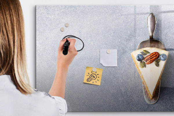 Decoratief glazen wandbord beschrijfbaar en magnetisch Een creatieve plek voor herinneringen en notities