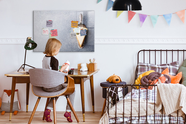 Decoratief glazen wandbord beschrijfbaar en magnetisch Een creatieve plek voor herinneringen en notities