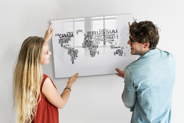 Decoratief glazen wandbord beschrijfbaar en magnetisch Wereldkaart met plaatsen en foto's