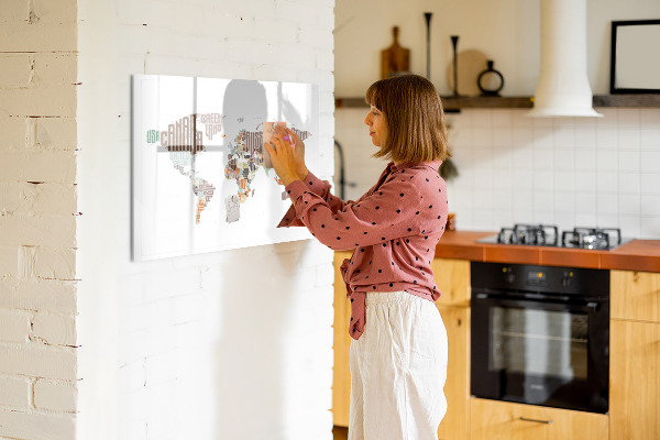 Decoratief glazen wandbord beschrijfbaar en magnetisch Wereldkaart met fotolocaties