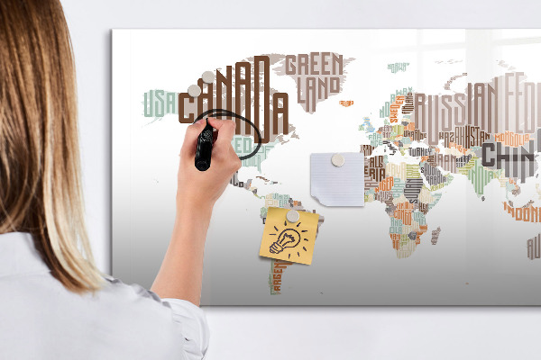 Decoratief glazen wandbord beschrijfbaar en magnetisch Wereldkaart met fotolocaties