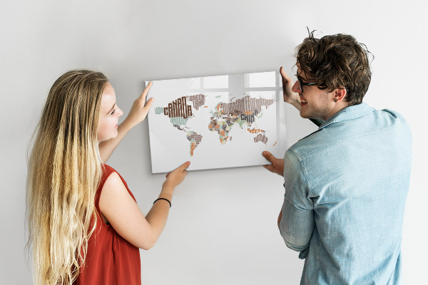Decoratief glazen wandbord beschrijfbaar en magnetisch Wereldkaart met fotolocaties