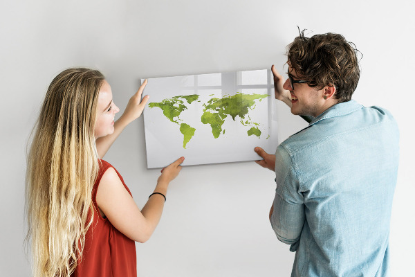 Decoratief glazen wandbord beschrijfbaar en magnetisch Wereldkaart met fotolocaties
