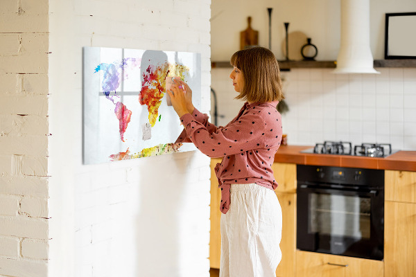 Decoratief glazen wandbord beschrijfbaar en magnetisch Kleurrijke wereldkaart met foto's
