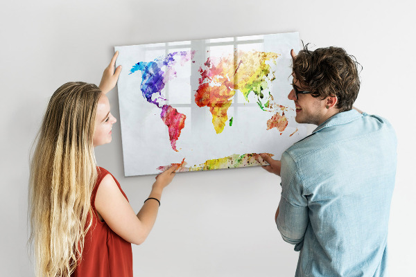 Decoratief glazen wandbord beschrijfbaar en magnetisch Kleurrijke wereldkaart met foto's