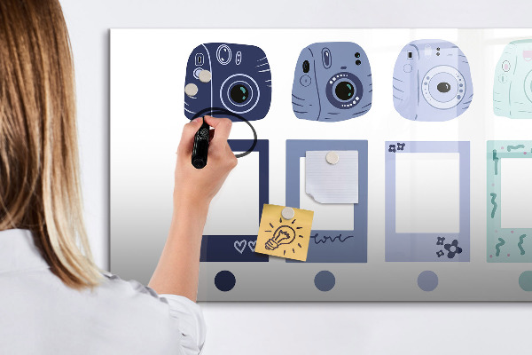 Decoratief glazen wandbord beschrijfbaar en magnetisch Een creatieve plek voor herinneringen en foto's
