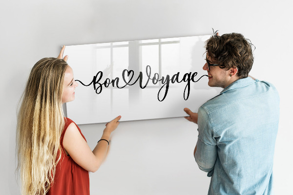 Decoratief glazen wandbord beschrijfbaar en magnetisch Een creatieve ruimte voor herinneringen en foto's