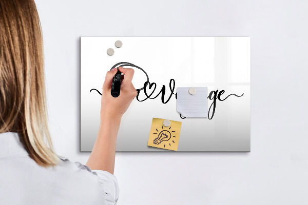 Decoratief glazen wandbord beschrijfbaar en magnetisch Een creatieve ruimte voor herinneringen en foto's