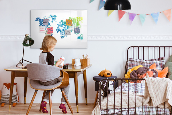 Decoratief glazen wandbord beschrijfbaar en magnetisch Een wereld vol ideeën en positiviteit.