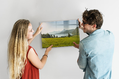 Decoratief glazen wandbord beschrijfbaar en magnetisch Een creatieve ruimte om je herinneringen tentoon te stellen.