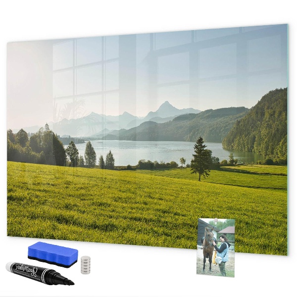 Decoratief glazen wandbord beschrijfbaar en magnetisch Een creatieve ruimte om je herinneringen tentoon te stellen.