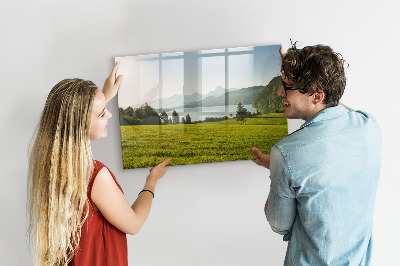 Decoratief glazen wandbord beschrijfbaar en magnetisch Een creatieve ruimte om je herinneringen tentoon te stellen.