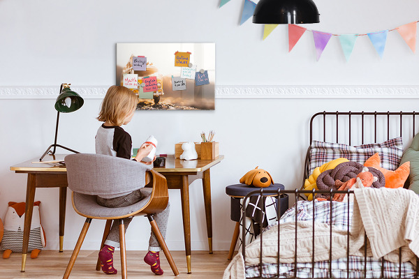 Decoratief glazen wandbord beschrijfbaar en magnetisch Kleurrijke herinneringen tegen de achtergrond van de natuur.