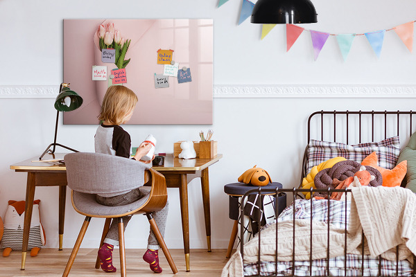 Decoratief glazen wandbord beschrijfbaar en magnetisch Een creatieve ruimte voor herinneringen en notities