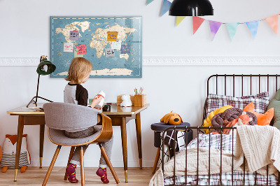 Decoratief glazen wandbord beschrijfbaar en magnetisch Een wereldkaart met persoonlijke herinneringen.