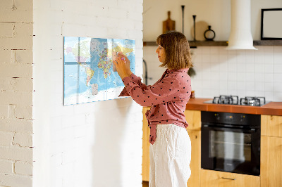 Decoratief glazen wandbord beschrijfbaar en magnetisch Een wereldkaart met persoonlijke herinneringen.