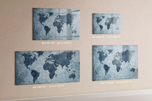 Decoratief glazen wandbord beschrijfbaar en magnetisch Een wereldkaart met persoonlijke herinneringen.