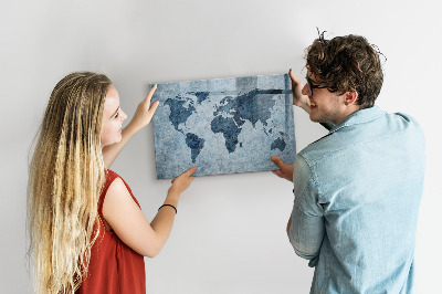 Decoratief glazen wandbord beschrijfbaar en magnetisch Een wereldkaart met persoonlijke herinneringen.