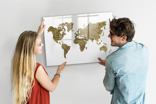 Decoratief glazen wandbord beschrijfbaar en magnetisch Wereldkaart met fotolocaties
