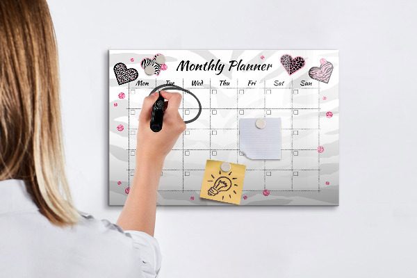 Decoratief glazen wandbord beschrijfbaar en magnetisch Maandplanner met hartjes en foto's
