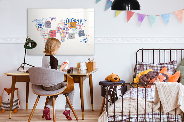 Decoratief glazen wandbord beschrijfbaar en magnetisch Een wereldkaart met persoonlijke herinneringen.