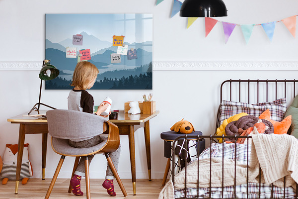 Decoratief glazen wandbord beschrijfbaar en magnetisch Een landschap met een plek voor herinneringen.