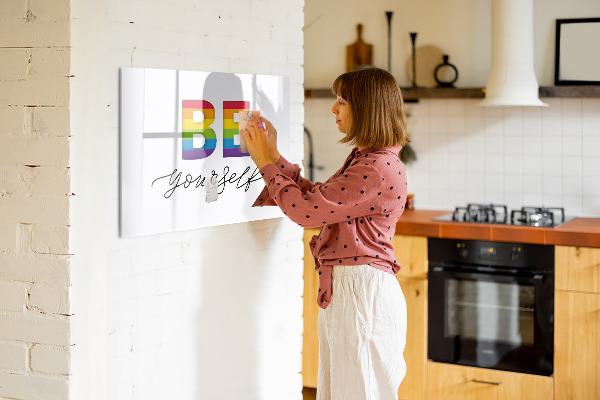 Decoratief glazen wandbord beschrijfbaar en magnetisch Wees jezelf en deel momenten.