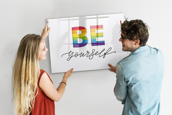 Decoratief glazen wandbord beschrijfbaar en magnetisch Wees jezelf en deel momenten.