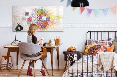 Decoratief glazen wandbord beschrijfbaar en magnetisch Een creatieve ruimte voor herinneringen en ideeën.