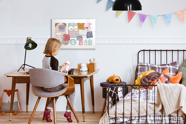 Decoratief glazen wandbord beschrijfbaar en magnetisch Kleurrijke briefjes en foto's aan de muur