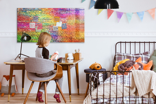 Decoratief glazen wandbord beschrijfbaar en magnetisch Een kleurrijke muur met ruimte voor foto's