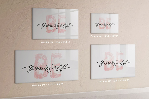 Decoratief glazen wandbord beschrijfbaar en magnetisch Een inspirerende plek voor herinneringen en foto's.
